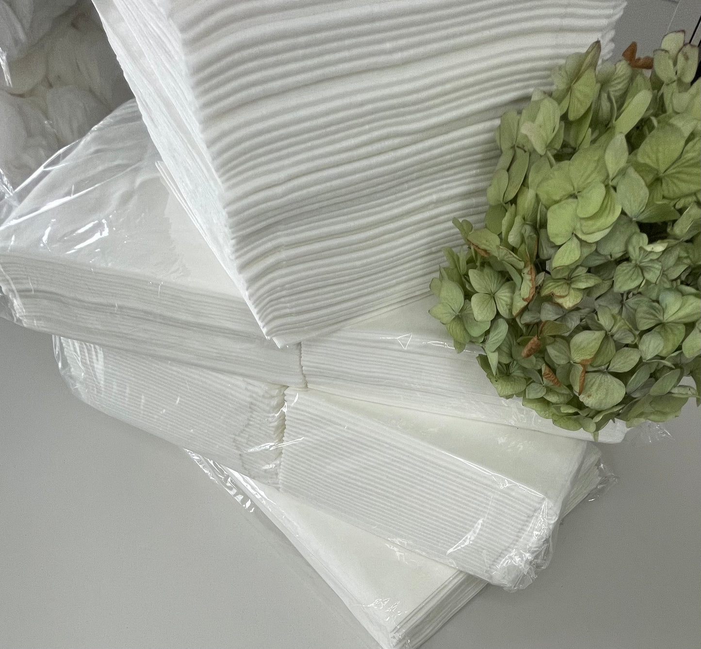 50pcs Nonwoven TOWELS plain MINI 40x50cm