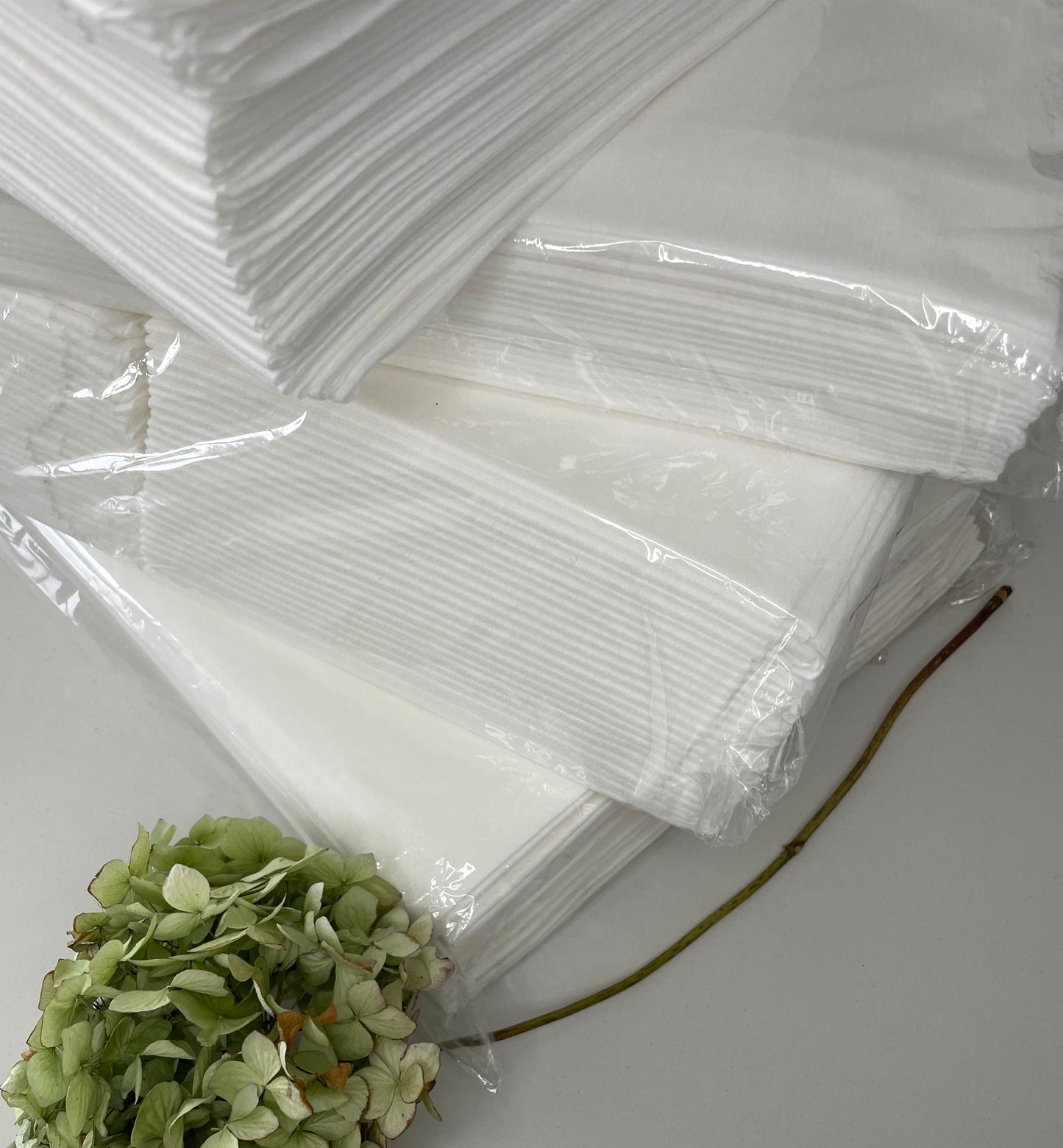 50pcs Nonwoven TOWELS Maxi 50x70